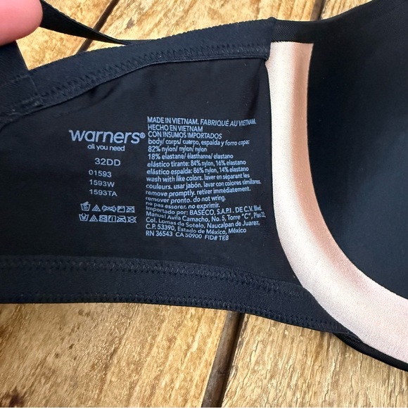 Warner's Classic Underwire Black Bra 32DD New with tags - Picture 5 of 7
